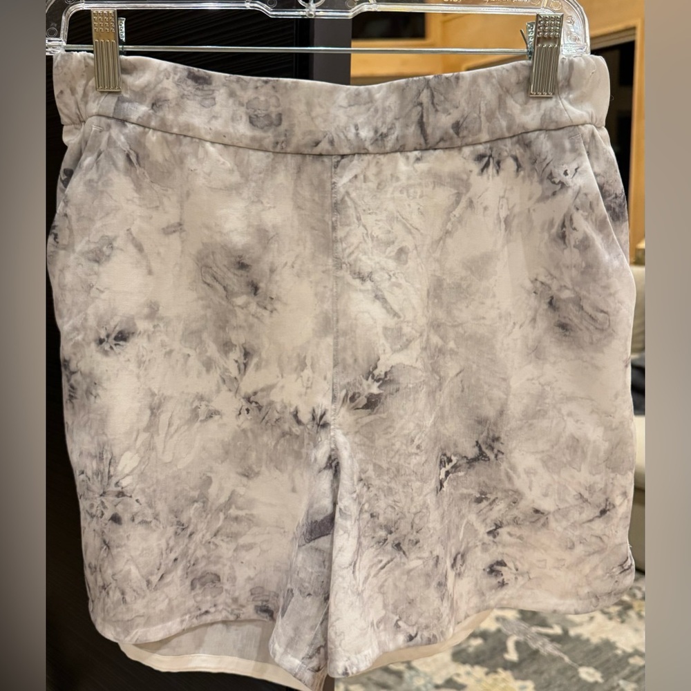 LULULEMON shorts with pockets: size 6